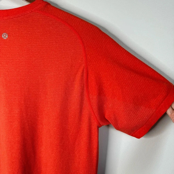Lululemon Men's Orange Metal Vent Tech Athletic Short Sleeve Shirt - Picture 2 of 13